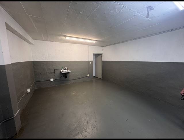 226M² WAREHOUSE TO LET IN BRIARDENE